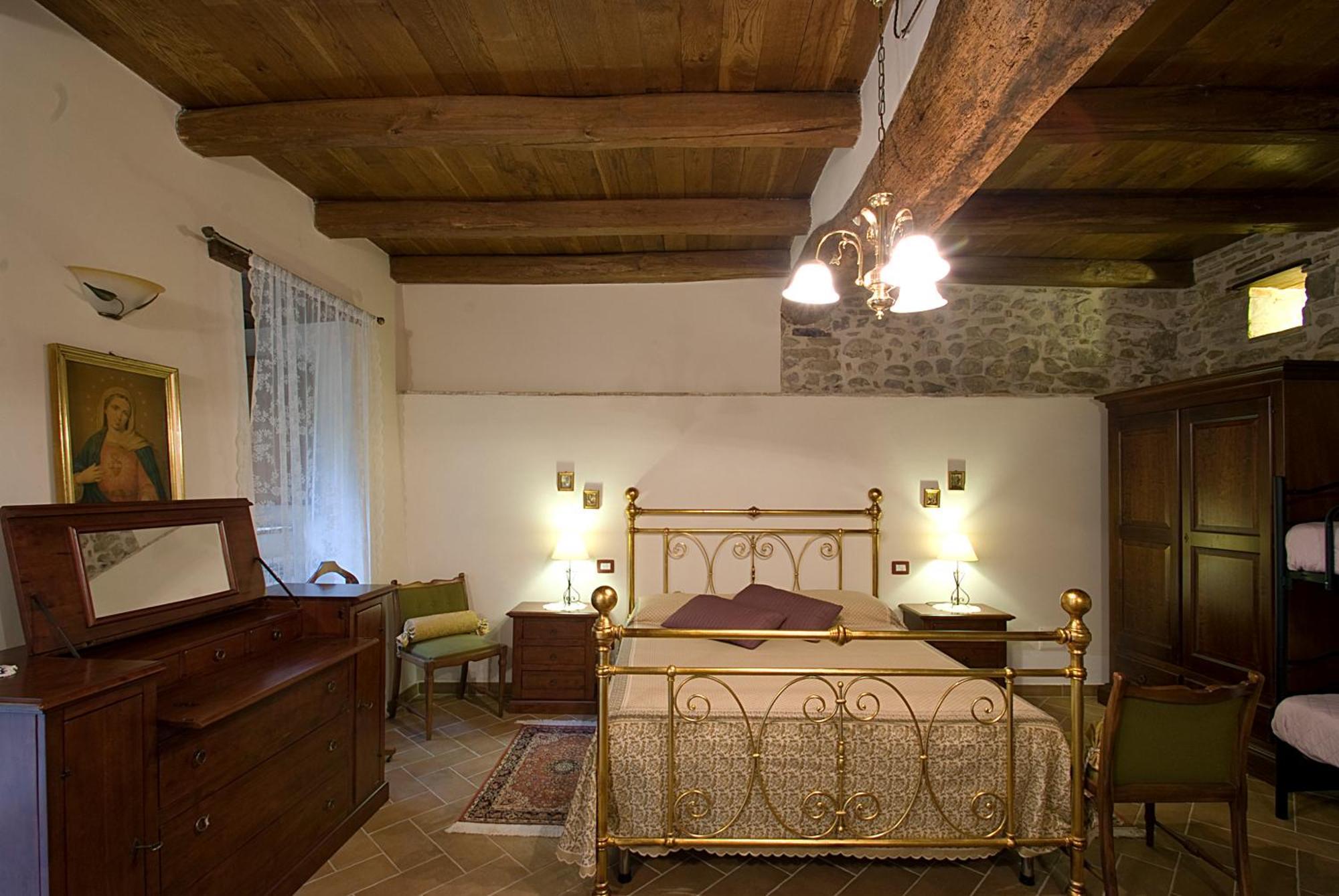 Casale Del Monsignore Сполето Стая снимка